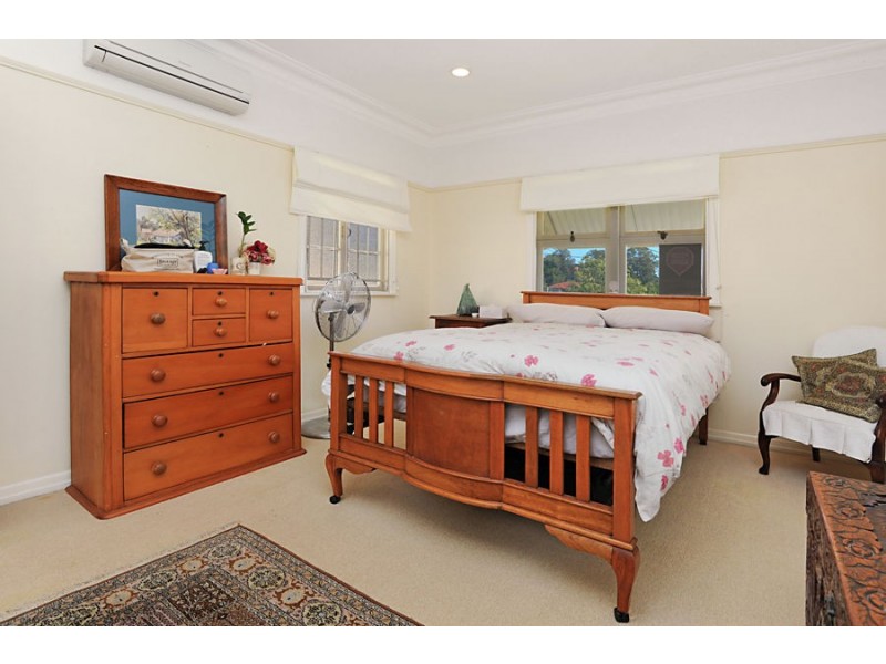 35 Barradine Street, Greenslopes QLD 4120