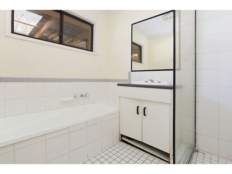 8 Marty st, Wynnum West QLD 4178