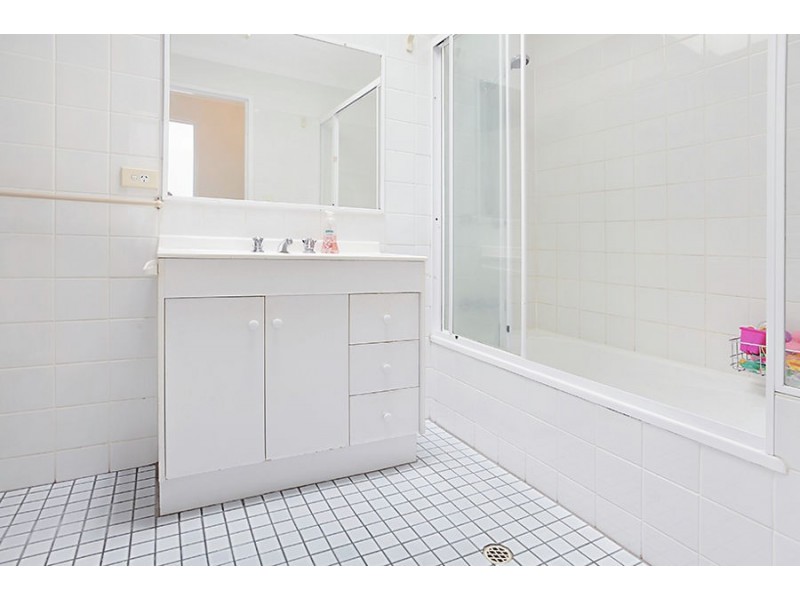 9 / 14 Douglas Street, Greenslopes QLD 4120