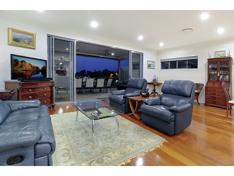 11 Rowsley Street, Greenslopes QLD 4120