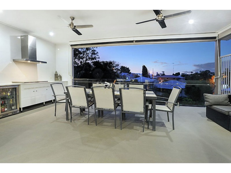 11 Rowsley Street, Greenslopes QLD 4120