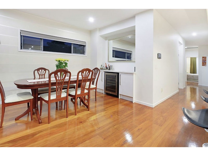 11 Rowsley Street, Greenslopes QLD 4120