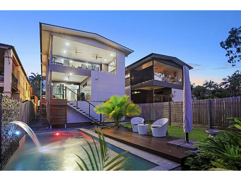 11 Rowsley Street, Greenslopes QLD 4120