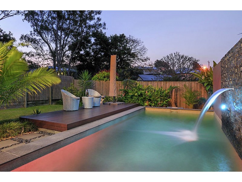 11 Rowsley Street, Greenslopes QLD 4120