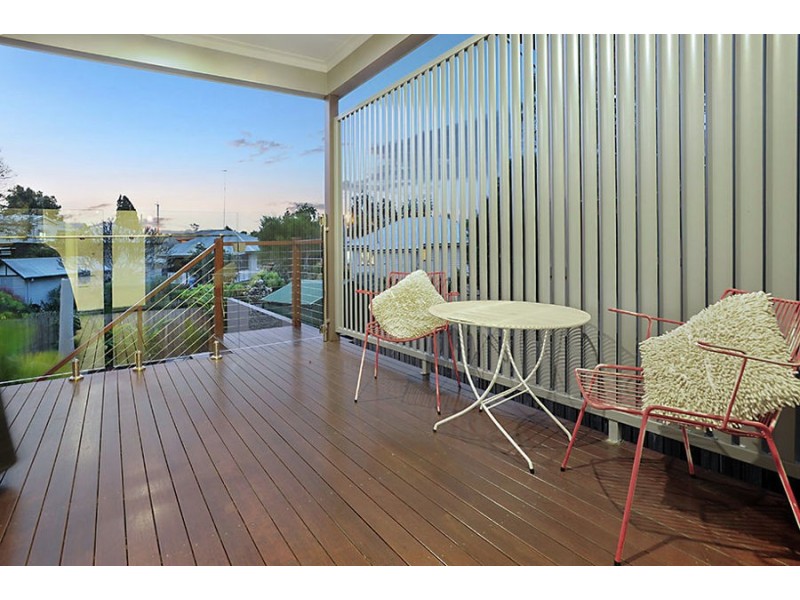 11 Rowsley Street, Greenslopes QLD 4120