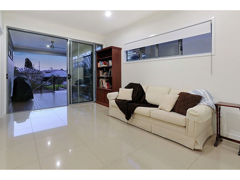 11 Rowsley Street, Greenslopes QLD 4120