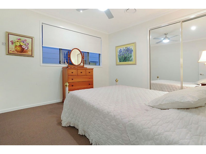 11 Rowsley Street, Greenslopes QLD 4120