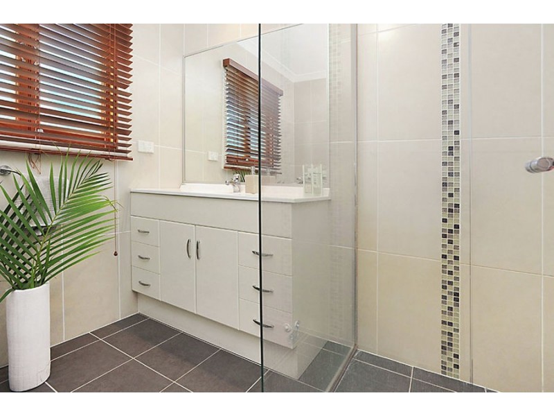 24 Rutland Street, Coorparoo QLD 4151