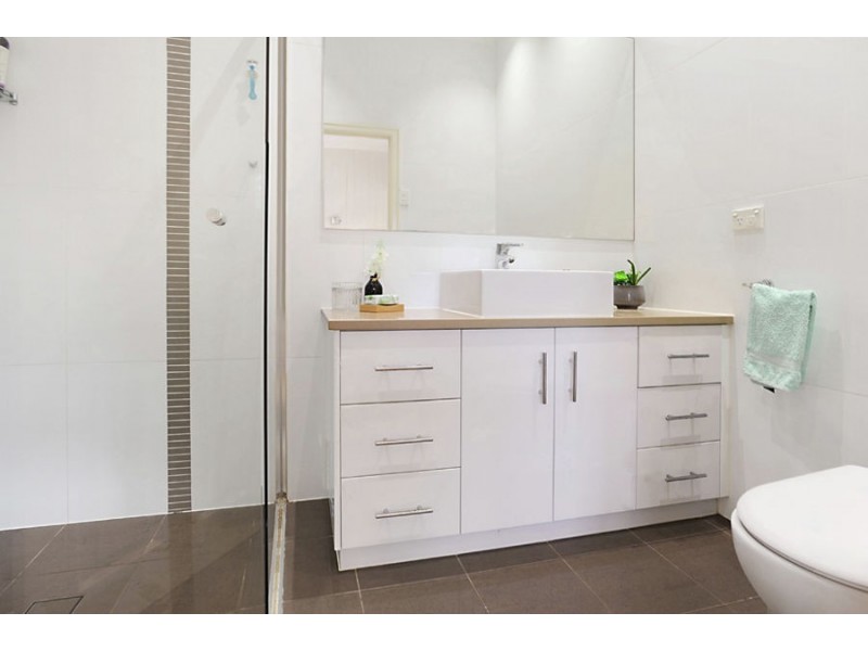 24 Rutland Street, Coorparoo QLD 4151