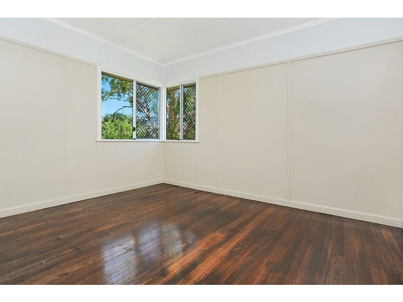 10 Crystal Street, Holland Park QLD 4121