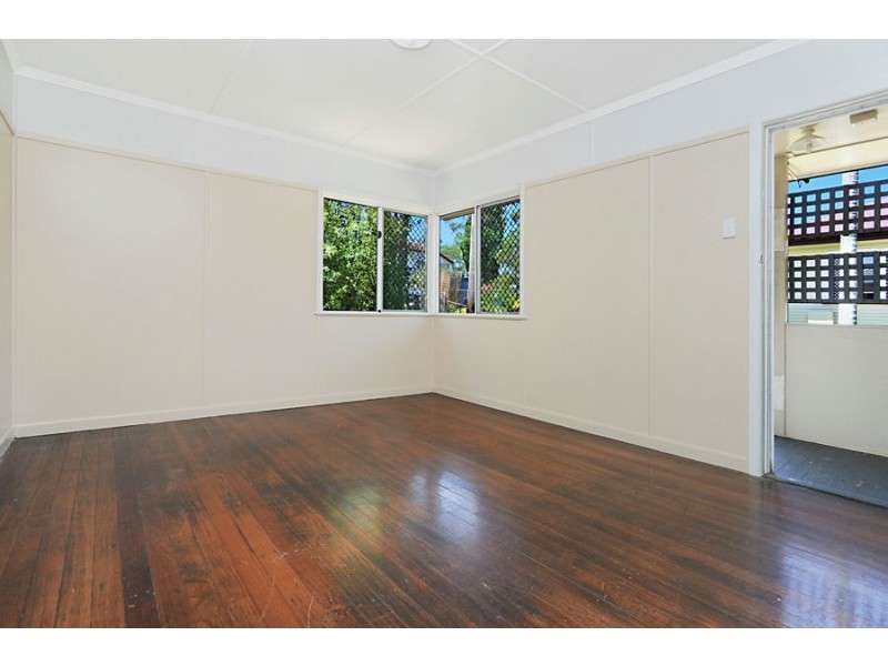 10 Crystal Street, Holland Park QLD 4121