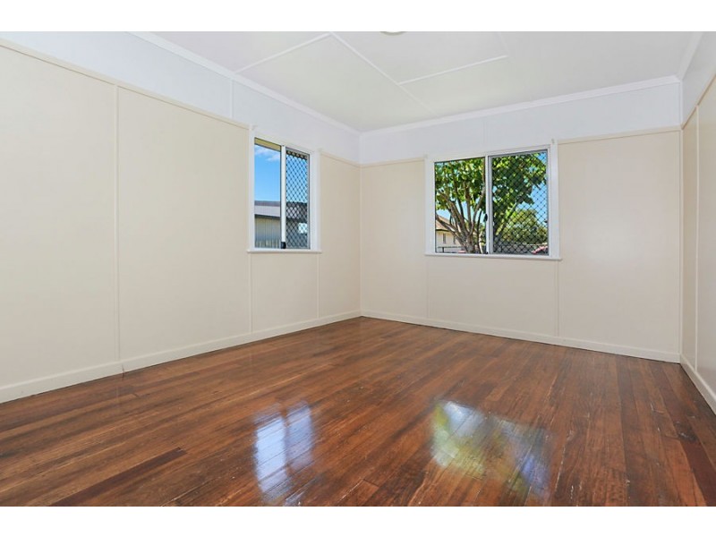 10 Crystal Street, Holland Park QLD 4121