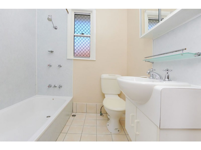 10 Crystal Street, Holland Park QLD 4121