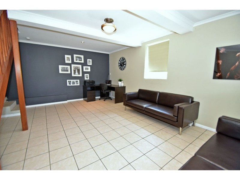 8 Patrick lane, Norman Park QLD 4170