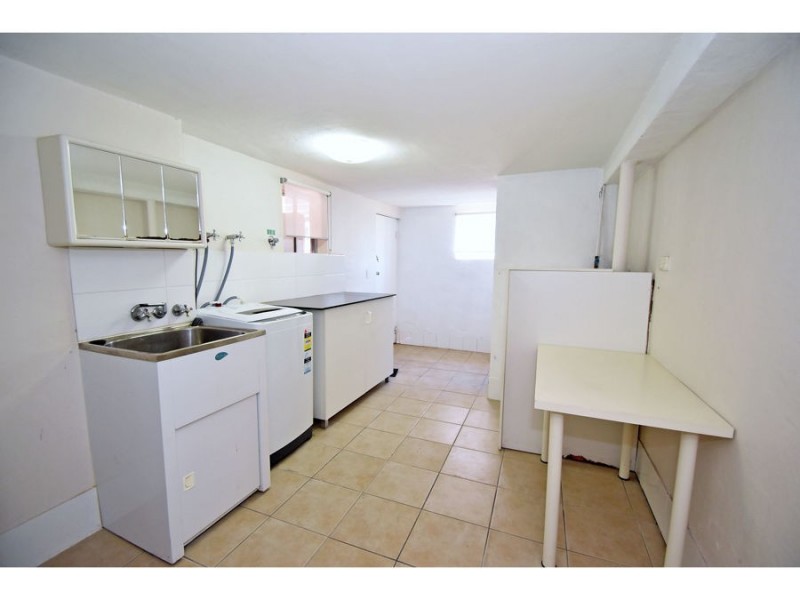 8 Patrick lane, Norman Park QLD 4170