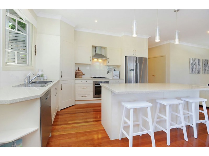 64 Raff Avenue, Holland Park QLD 4121