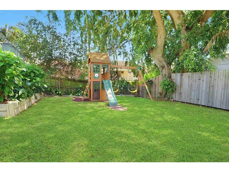 64 Raff Avenue, Holland Park QLD 4121