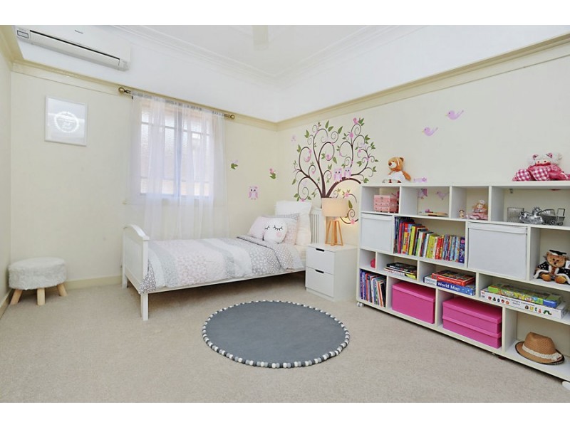 64 Raff Avenue, Holland Park QLD 4121