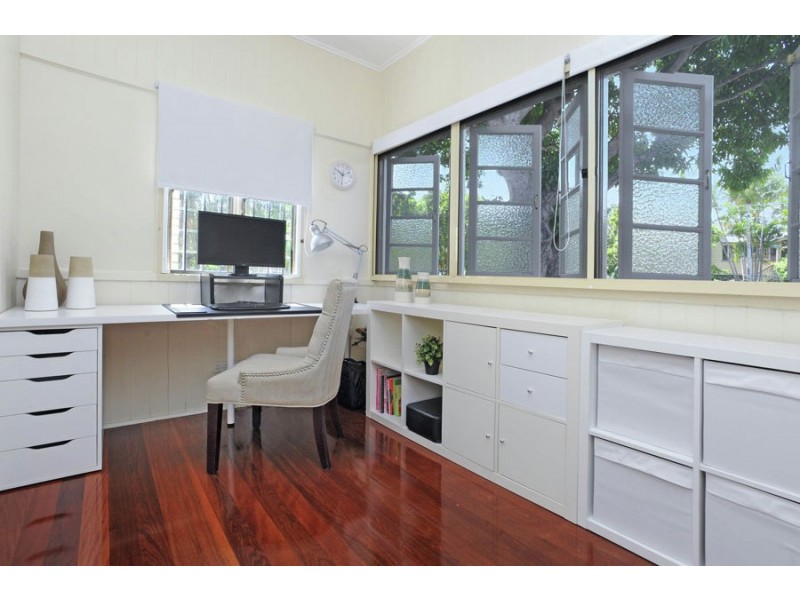 64 Raff Avenue, Holland Park QLD 4121