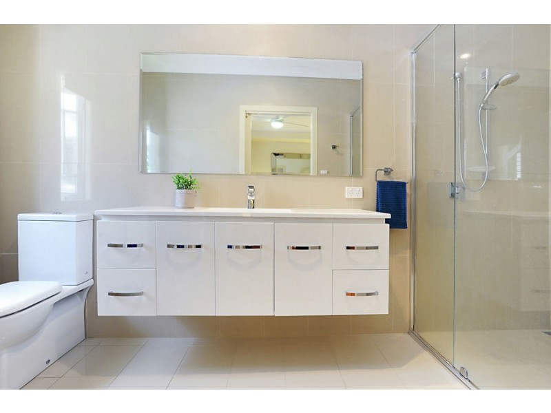 64 Raff Avenue, Holland Park QLD 4121