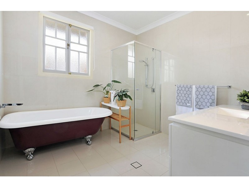 64 Raff Avenue, Holland Park QLD 4121