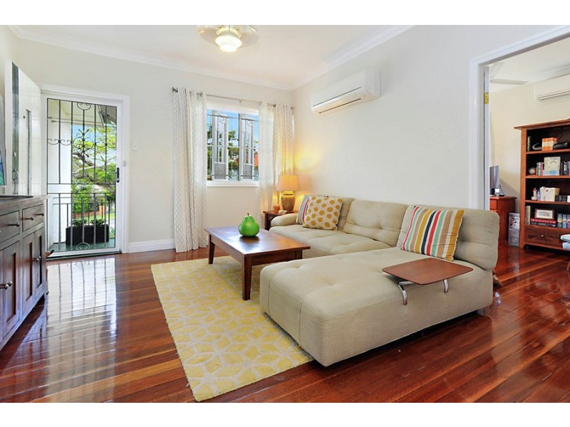 20 Iveagh Avenue, Holland Park West QLD 4121