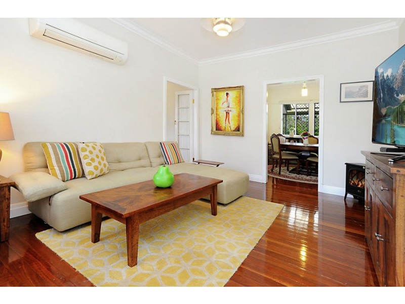 20 Iveagh Avenue, Holland Park West QLD 4121