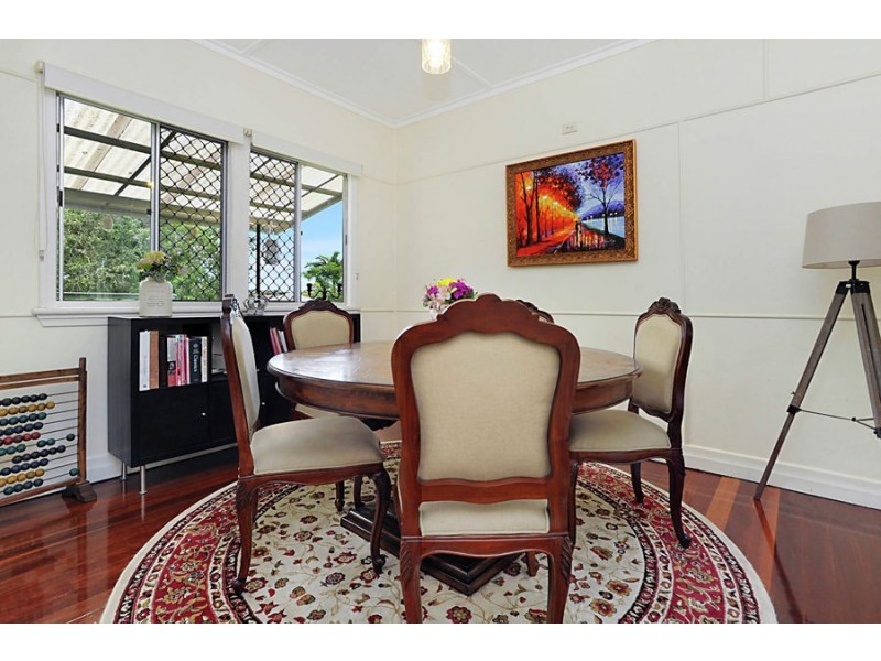 20 Iveagh Avenue, Holland Park West QLD 4121