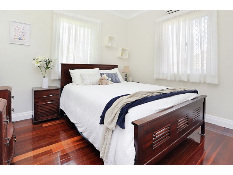 20 Iveagh Avenue, Holland Park West QLD 4121