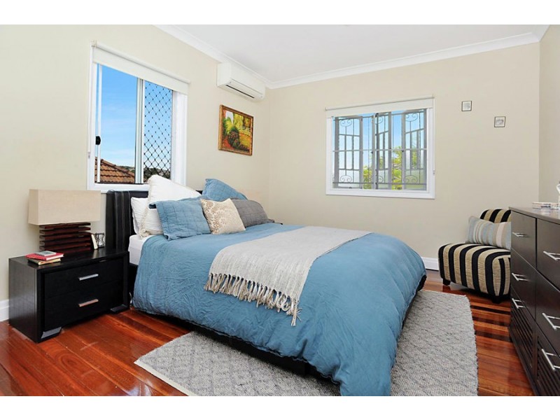 20 Iveagh Avenue, Holland Park West QLD 4121