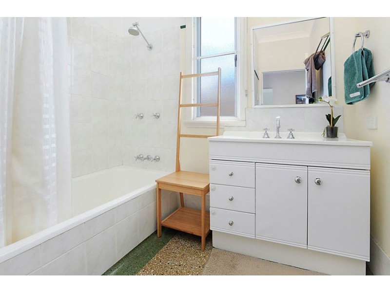 20 Iveagh Avenue, Holland Park West QLD 4121