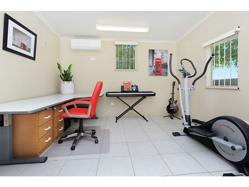 20 Iveagh Avenue, Holland Park West QLD 4121