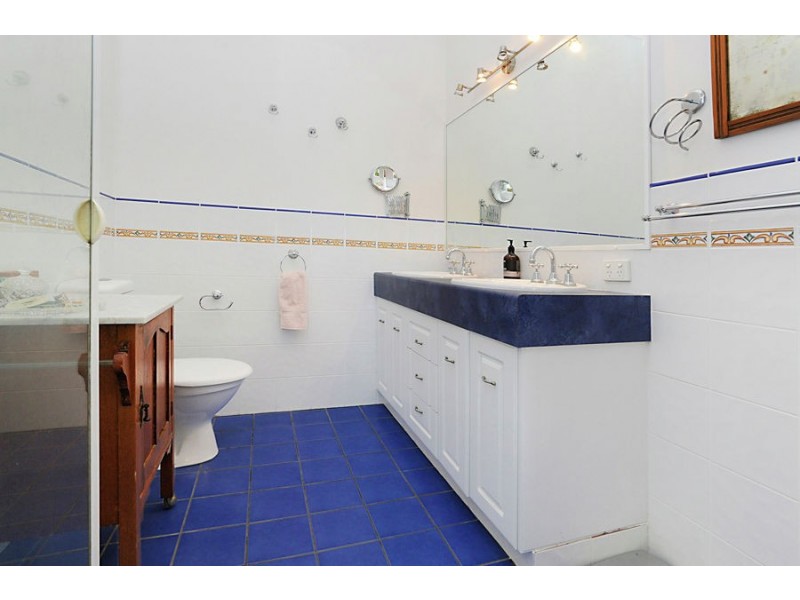 372 Cavendish Road, Coorparoo QLD 4151