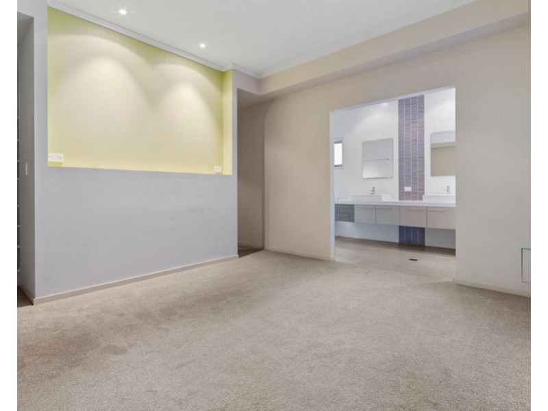 52 Framont Ave, Holland Park QLD 4121