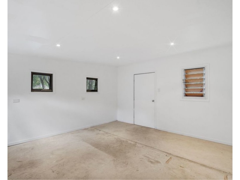 52 Framont Ave, Holland Park QLD 4121