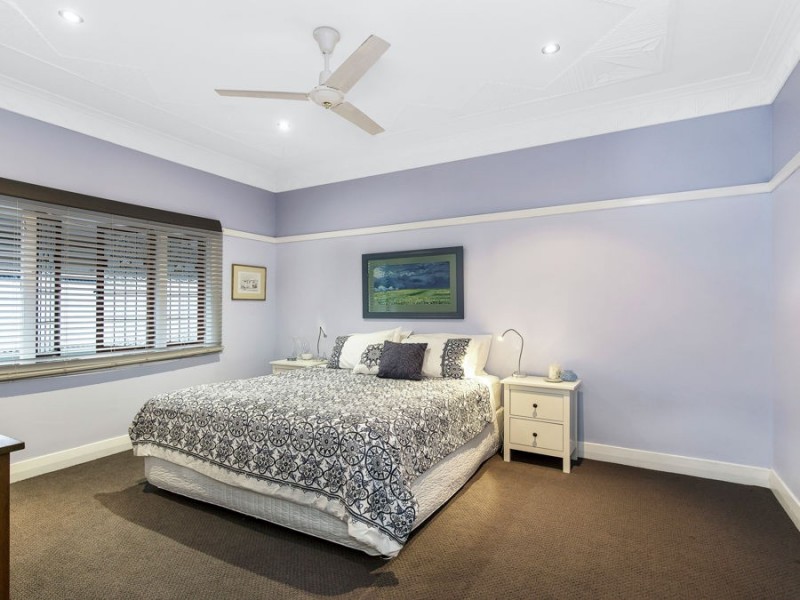 27 Leigh Street, Coorparoo QLD 4151