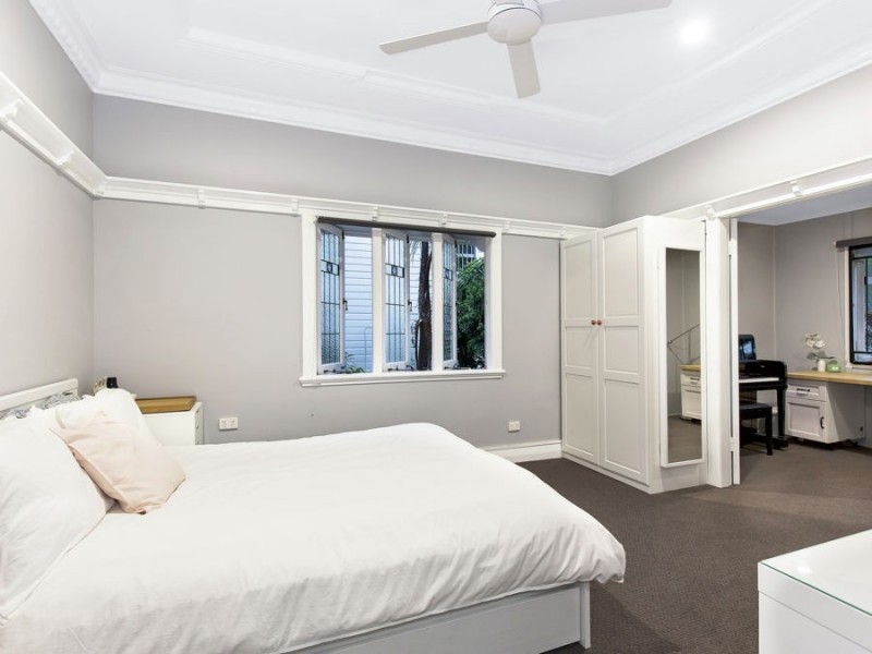 27 Leigh Street, Coorparoo QLD 4151