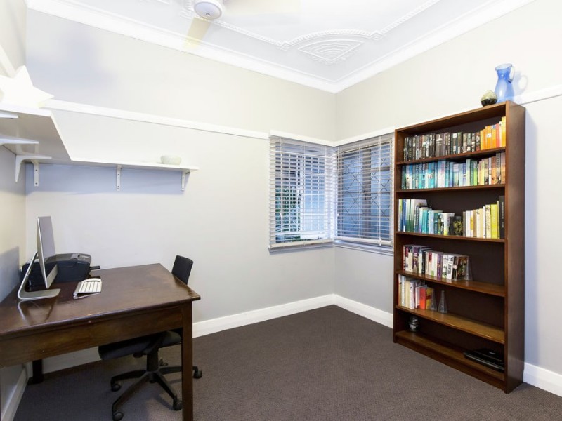 27 Leigh Street, Coorparoo QLD 4151