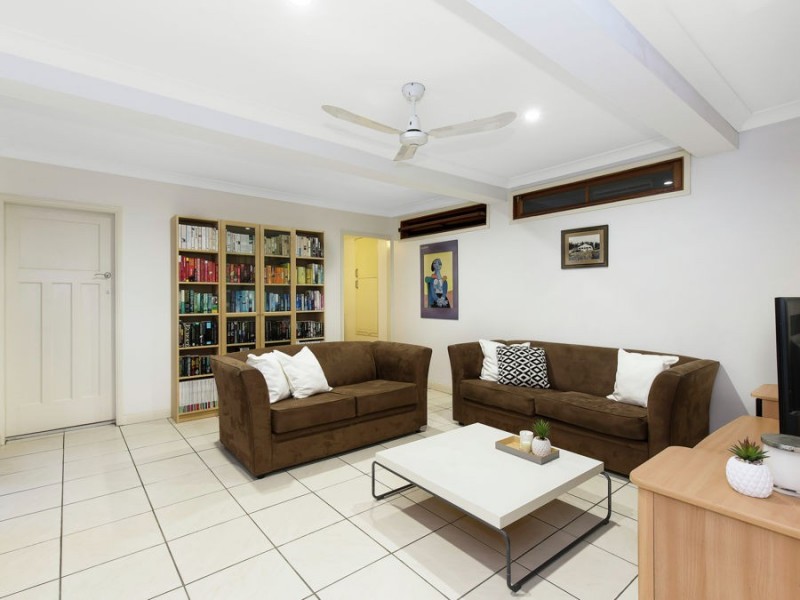 27 Leigh Street, Coorparoo QLD 4151