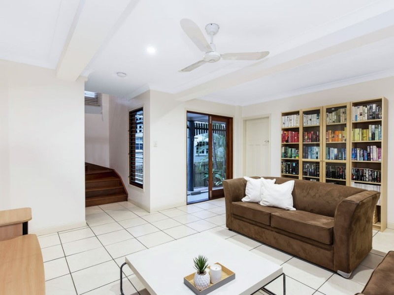 27 Leigh Street, Coorparoo QLD 4151