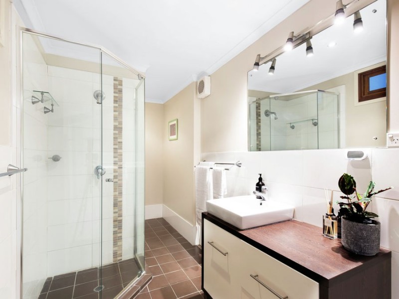 27 Leigh Street, Coorparoo QLD 4151