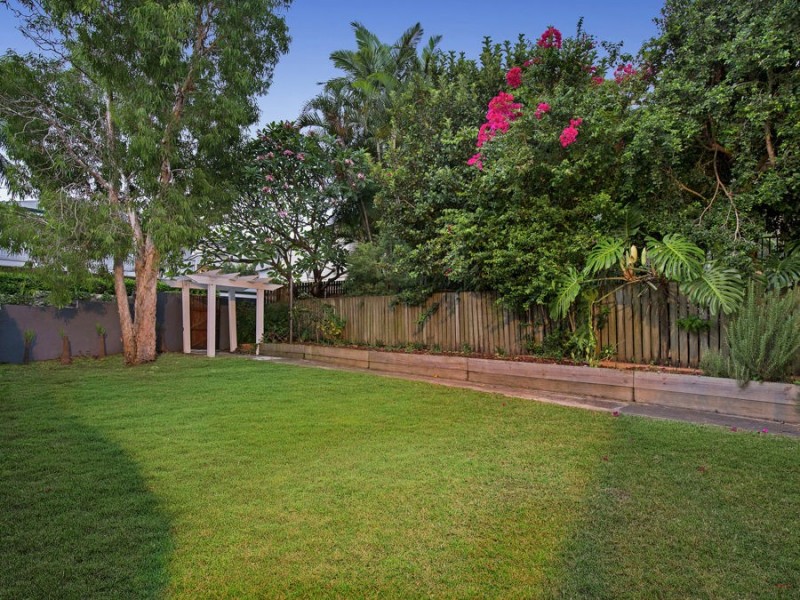 27 Leigh Street, Coorparoo QLD 4151