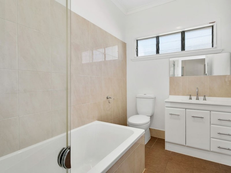 26 Lloyd Street, Camp Hill QLD 4152