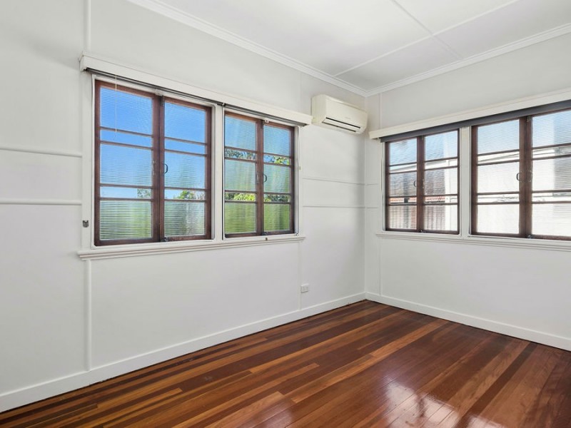 26 Lloyd Street, Camp Hill QLD 4152