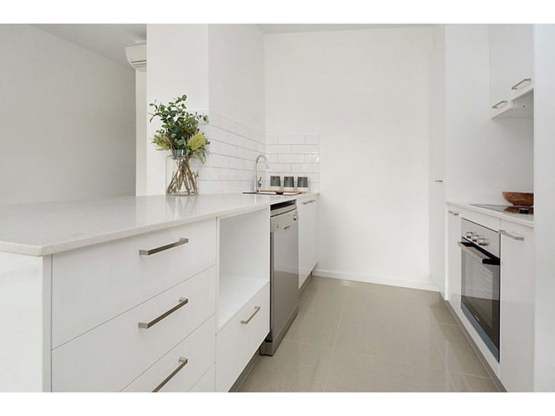 4 / 19 Pickwick St, Cannon Hill QLD 4170
