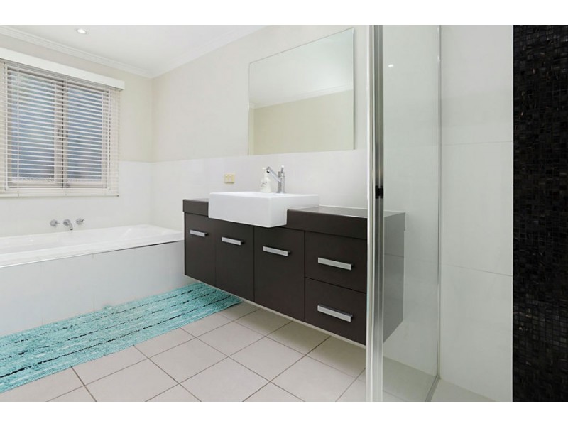 21 Contay St, Holland Park QLD 4121