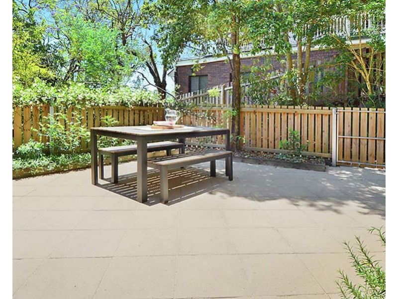 3 / 25 Barradine Street, Greenslopes QLD 4120