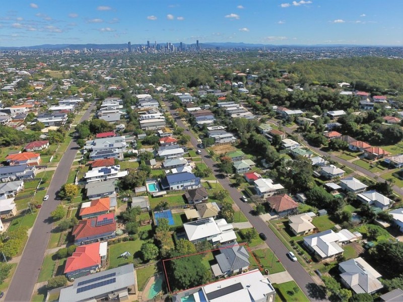 61 Melbourne Ave, Camp Hill QLD 4152