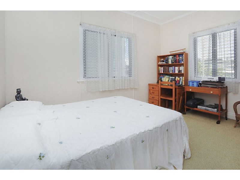 61 Melbourne Ave, Camp Hill QLD 4152