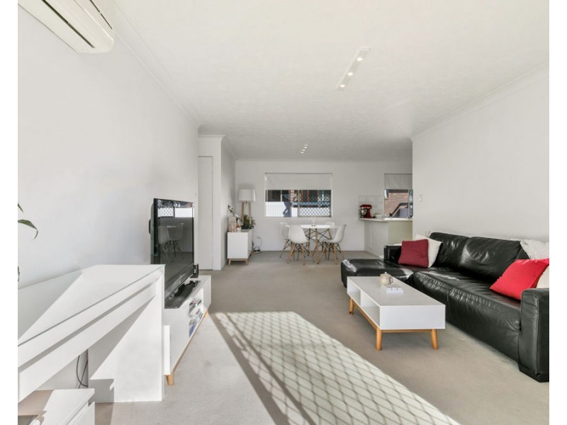 2/233 Cavendish Rd, Coorparoo QLD 4151
